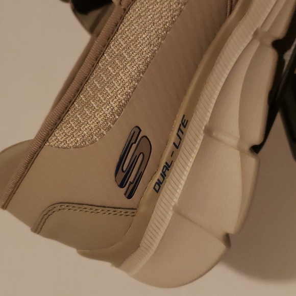 Sketches Men's sz10 Relaxed Fit Mesh Shoes - Picture 2 of 8